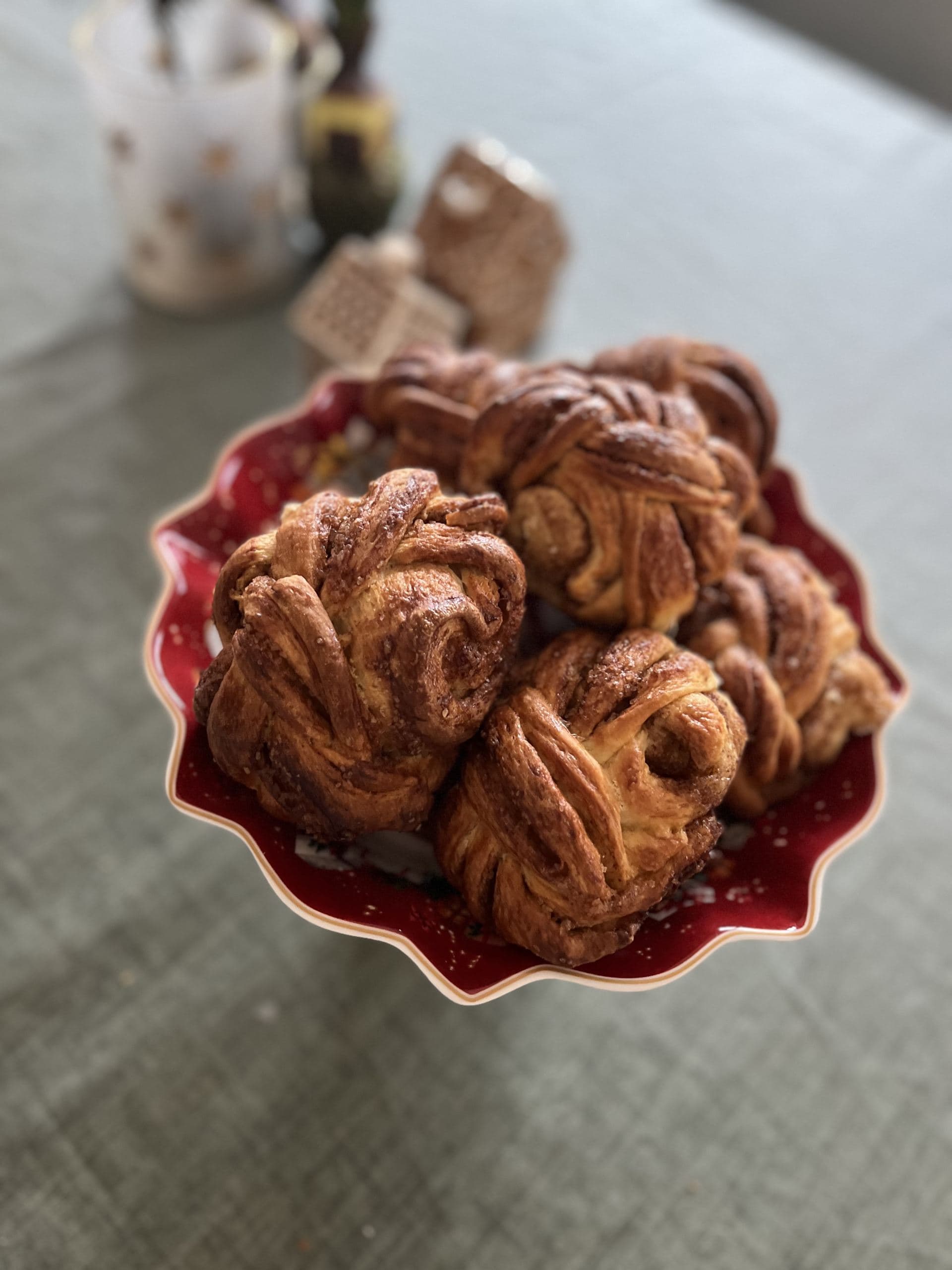 Cinnamon knots