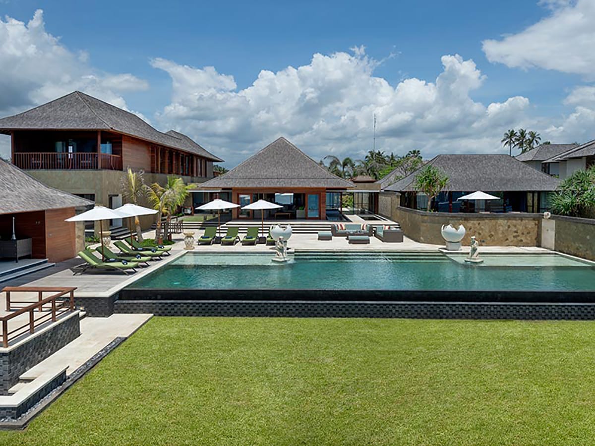Bayu Gita Beach Front — luxury villa photo 20