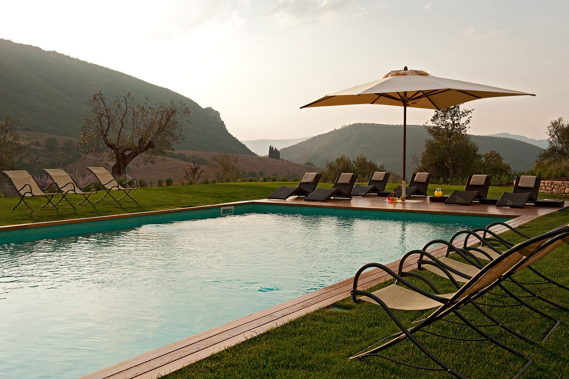 Villa Caminata — luxury villa photo 2