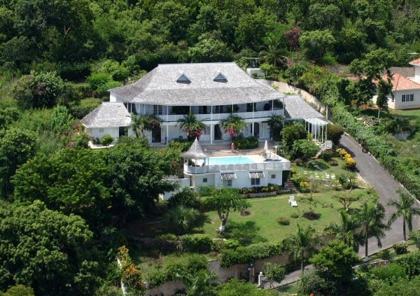 Fairway Manor — luxury villa photo 1
