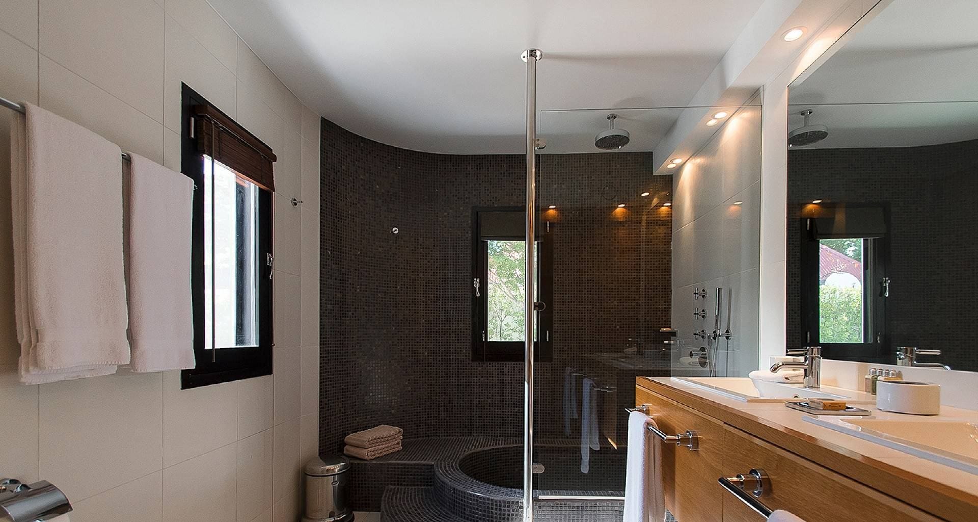 Villa Bom — luxury villa photo 1