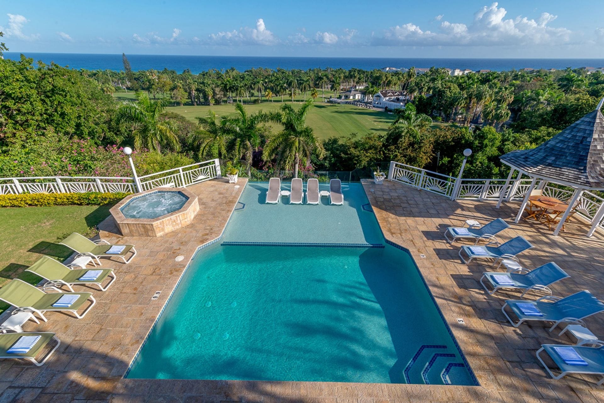 Fairway Manor — luxury villa photo 1