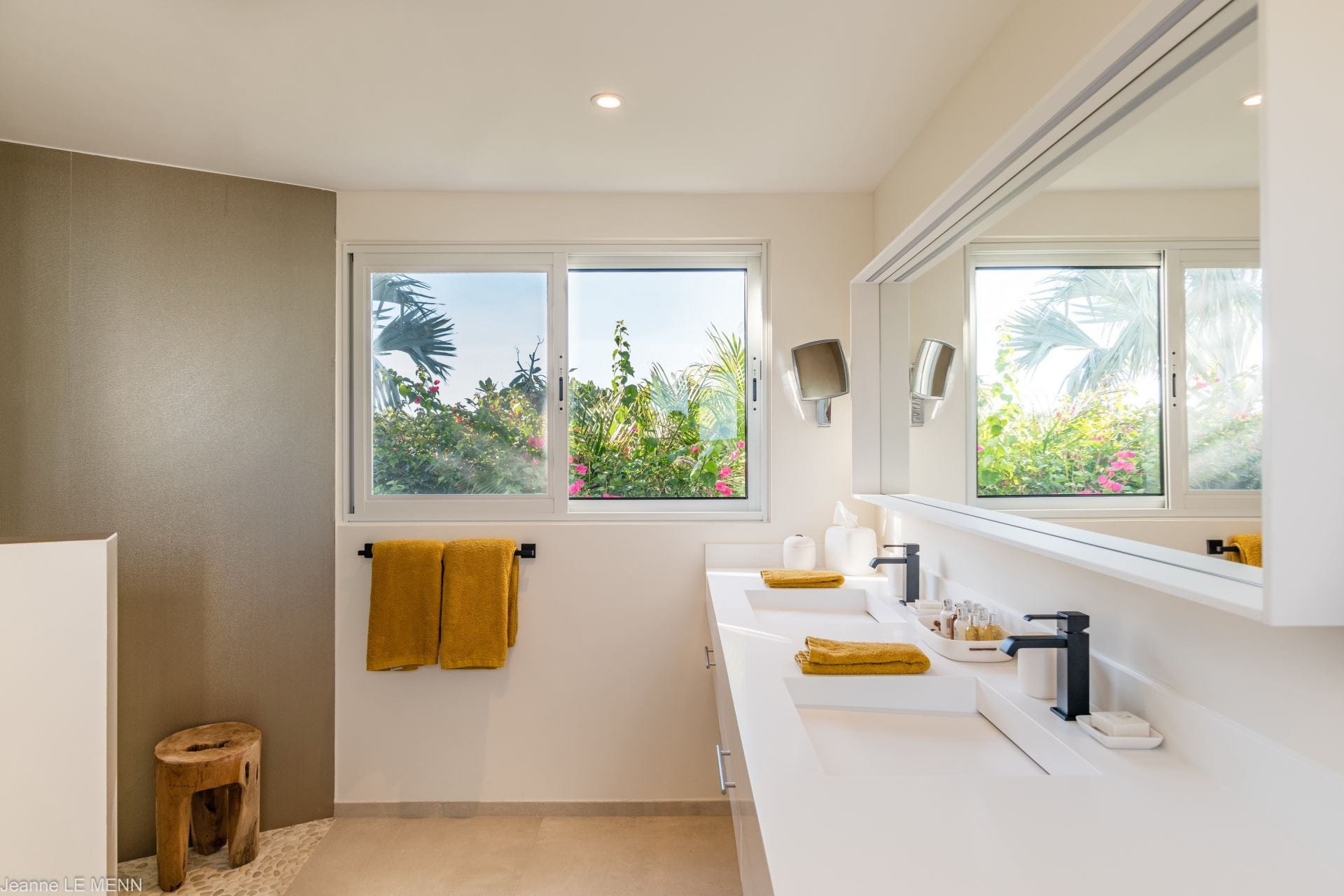 Villa Poppy-Montjean — luxury villa photo 1