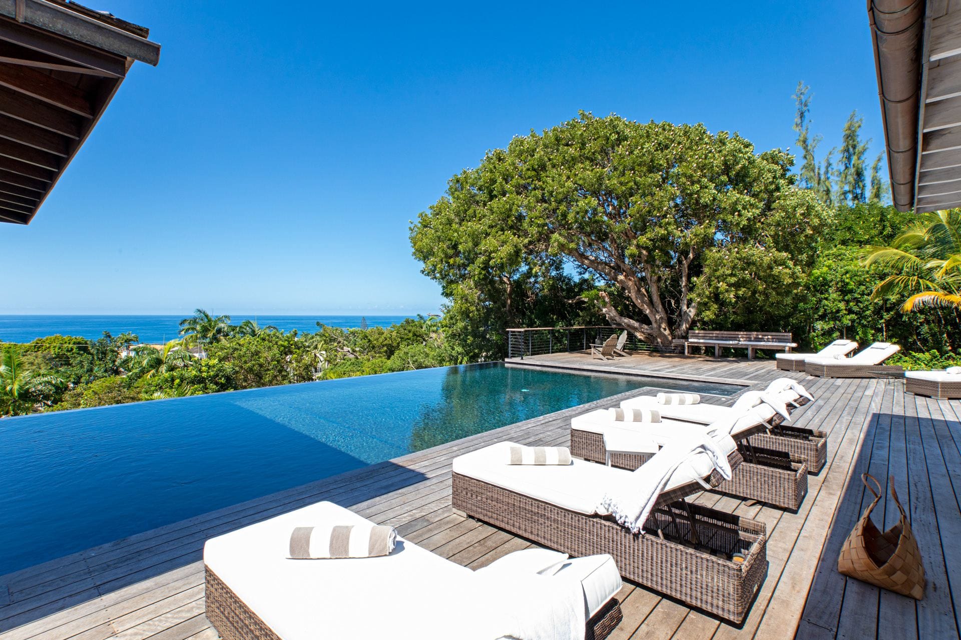 Villa Sundeck House — luxury villa photo 1