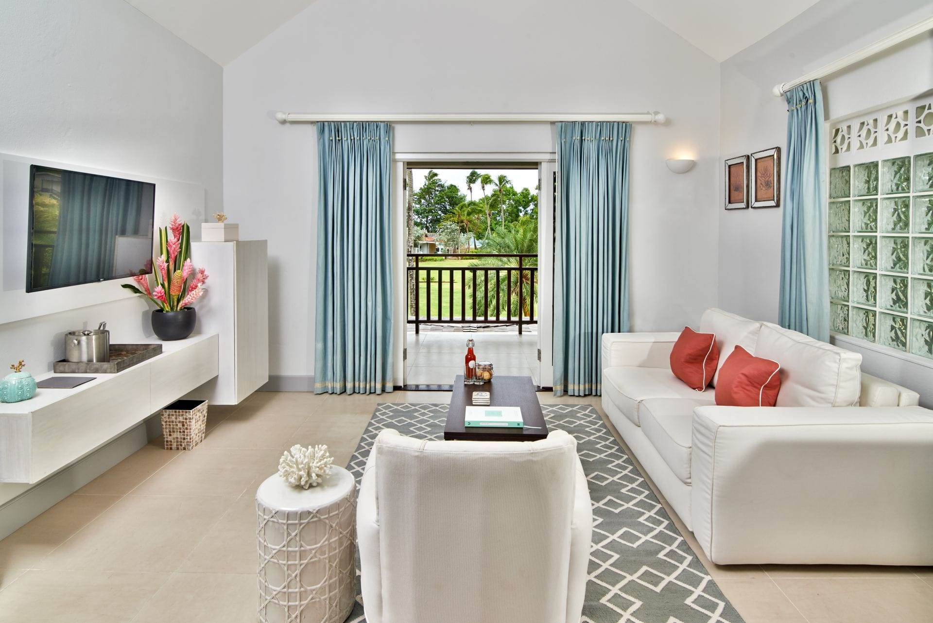 Junior Suite — luxury villa photo 1