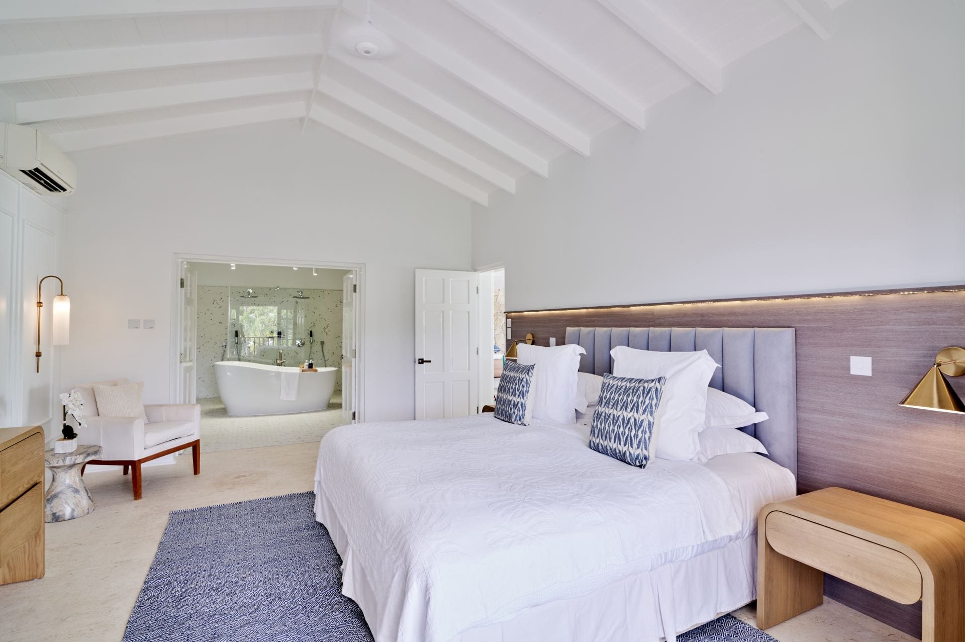 Penthouse Suite — luxury villa photo 10