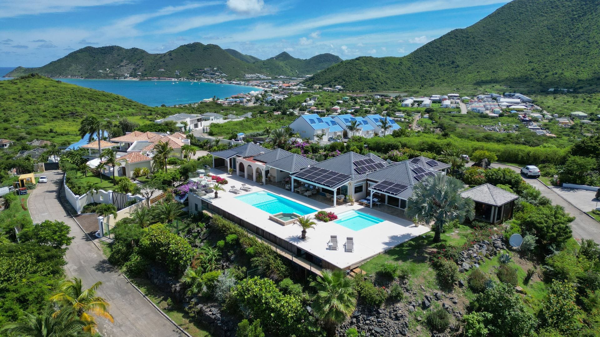 Villa Dreamin Blue — luxury villa photo 1