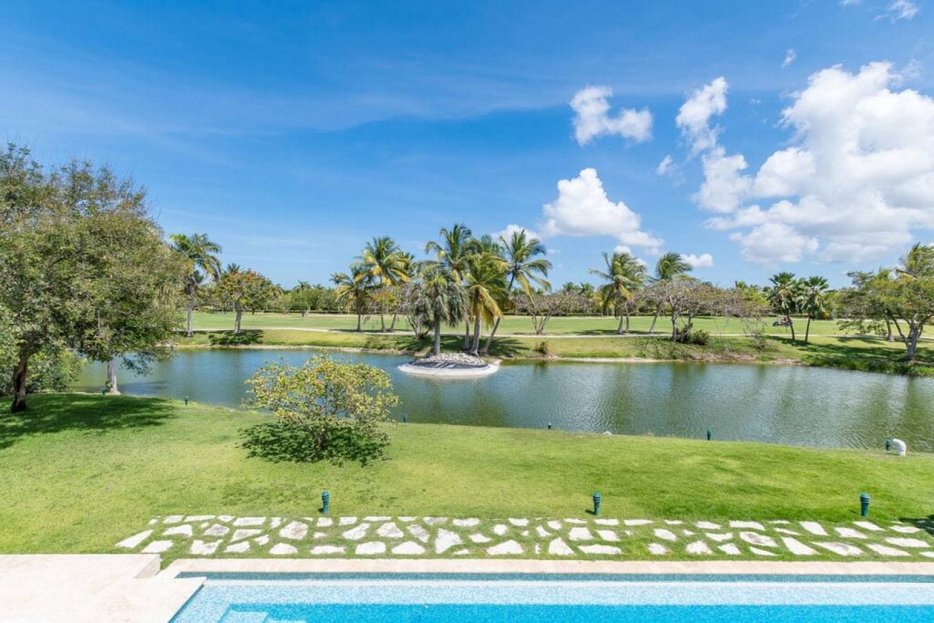 Villa Lake View — luxury villa photo 1