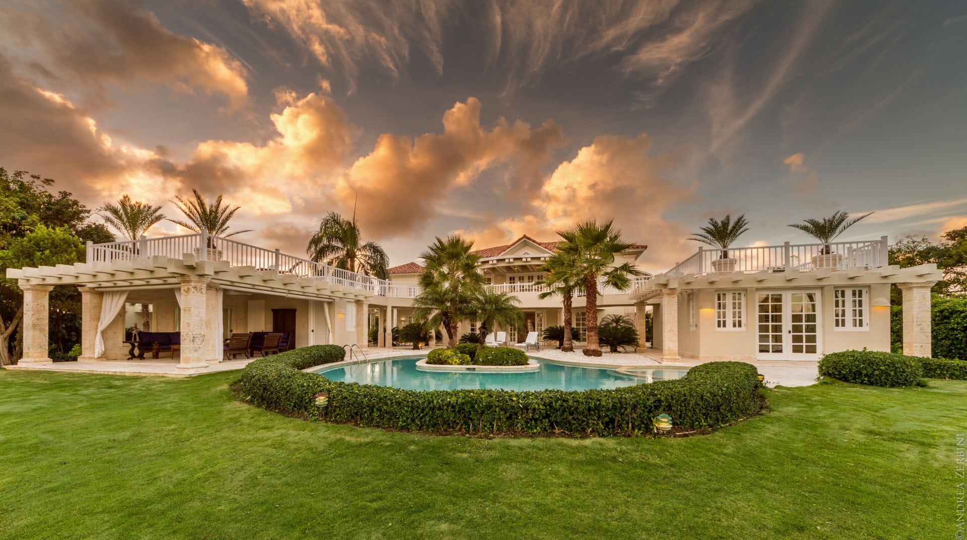 Villa Blanca — luxury villa photo 1