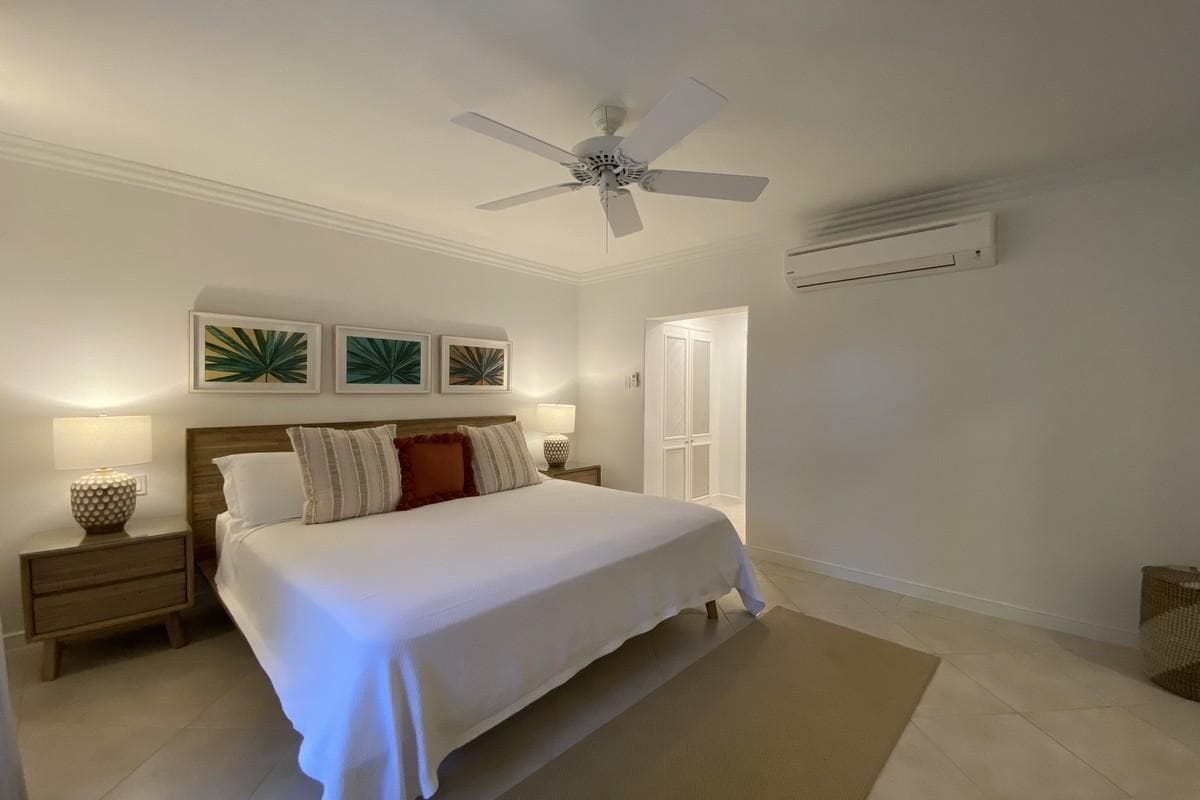 Port St. Charles 167 — luxury villa photo 2