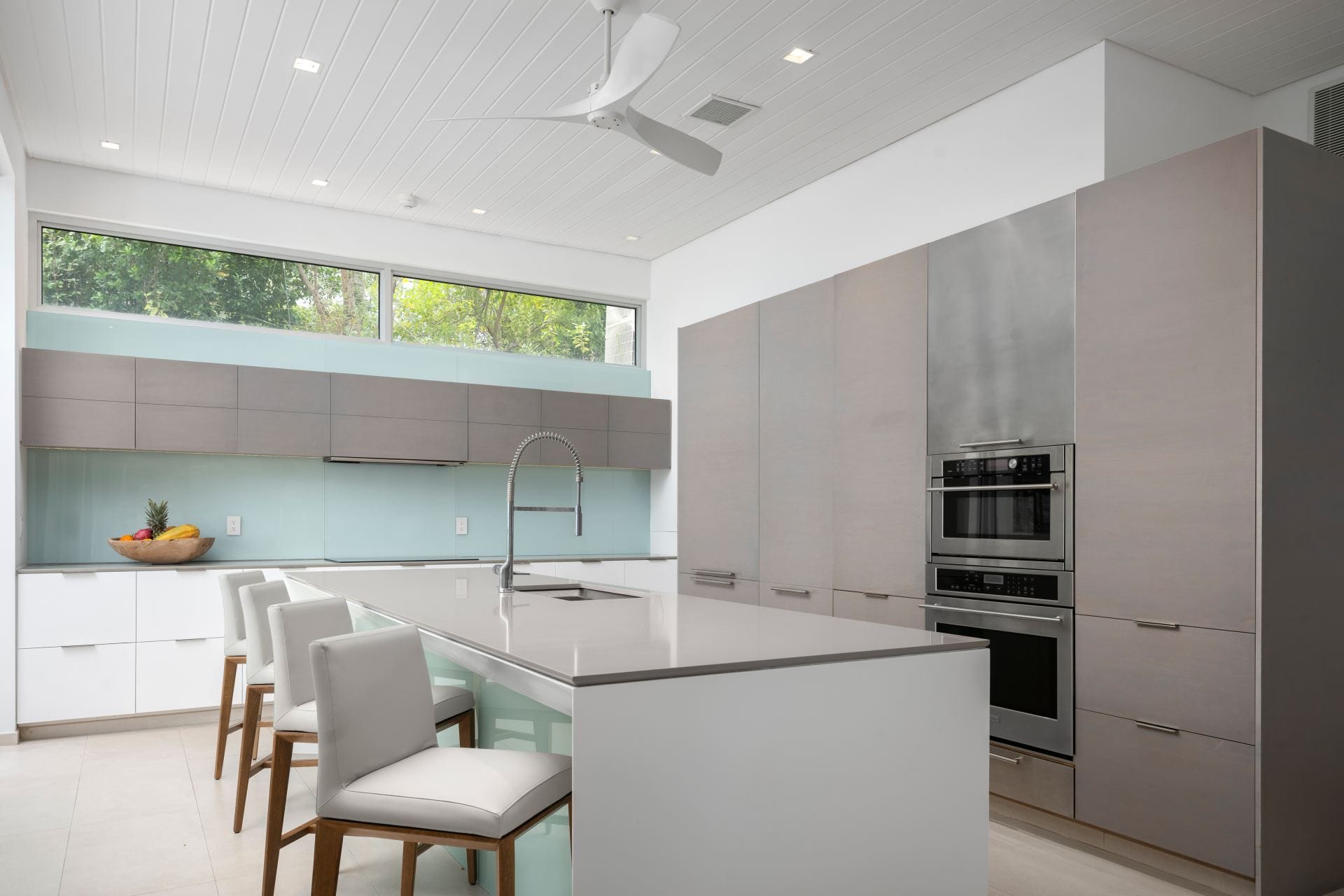 North Shore Enclave - 4 BDR BEACHFRONT VILLA — luxury villa photo 1