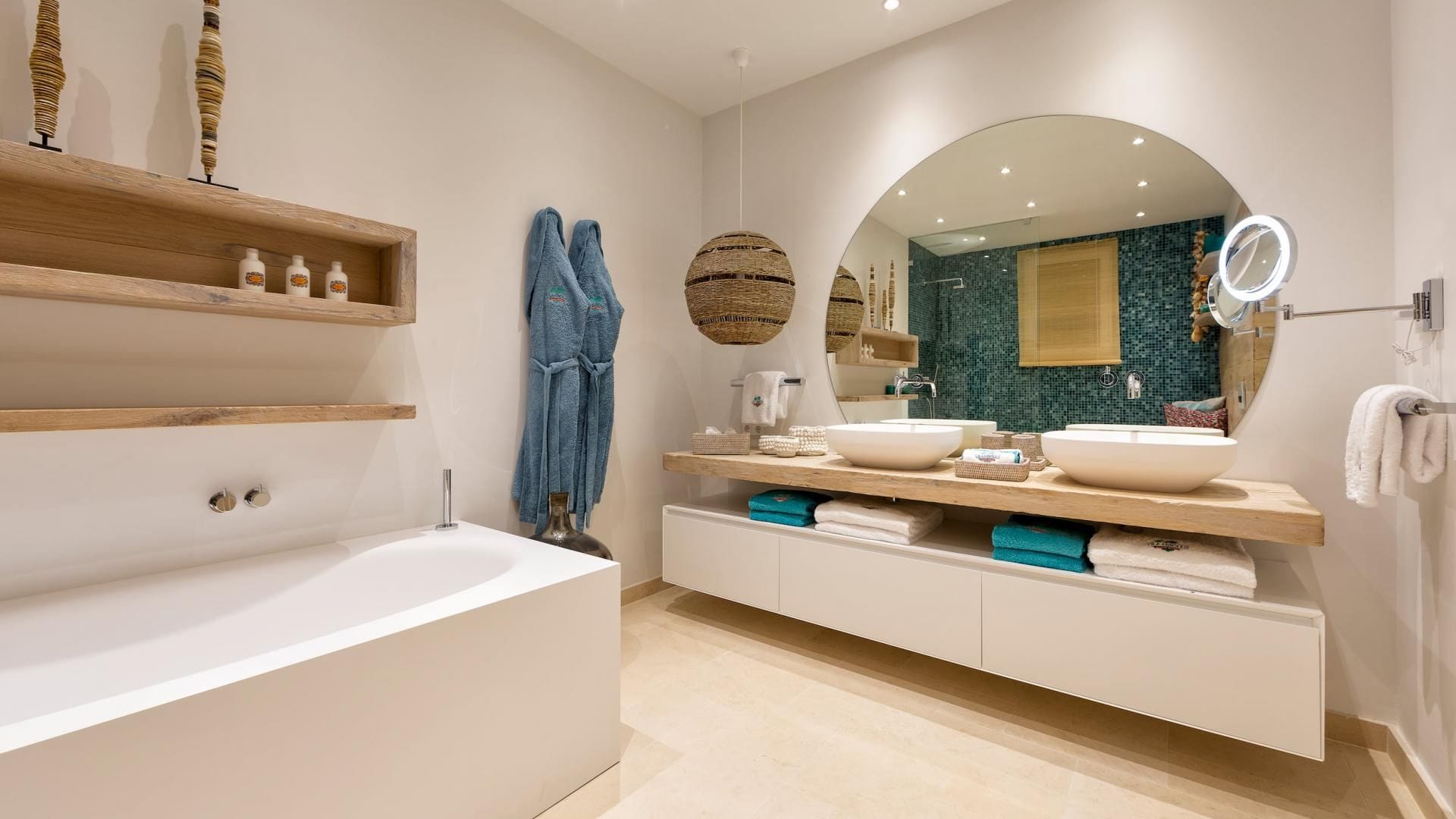 Hibiscus Beach House — luxury villa photo 1