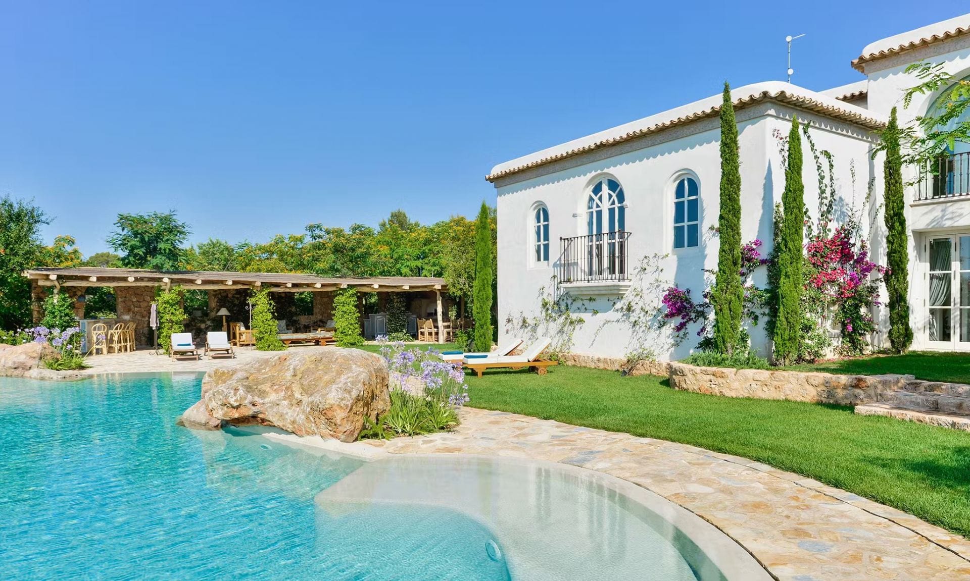 Luxury Estate — luxury villa photo 2