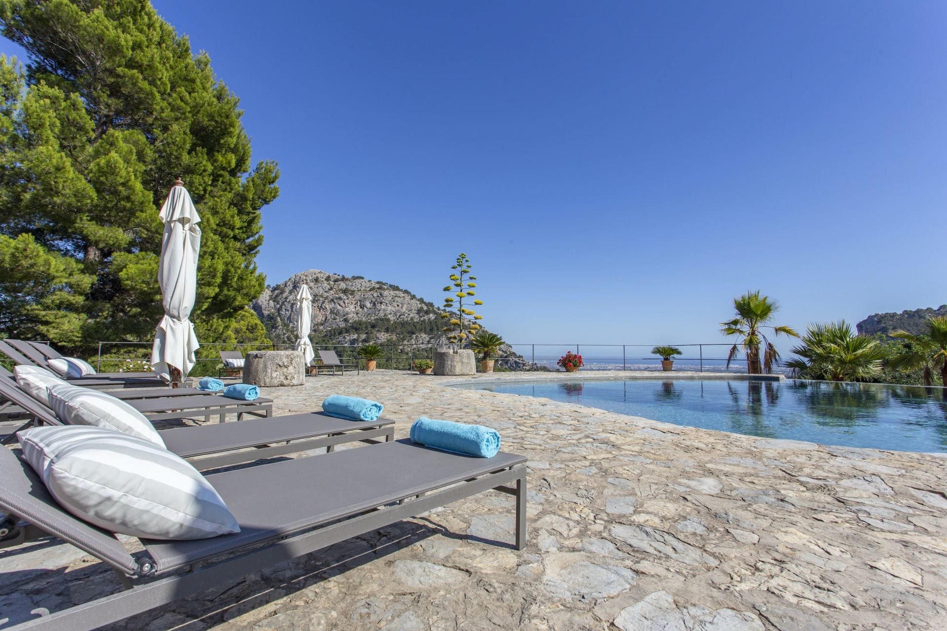 La Sonrisa — luxury villa photo 1
