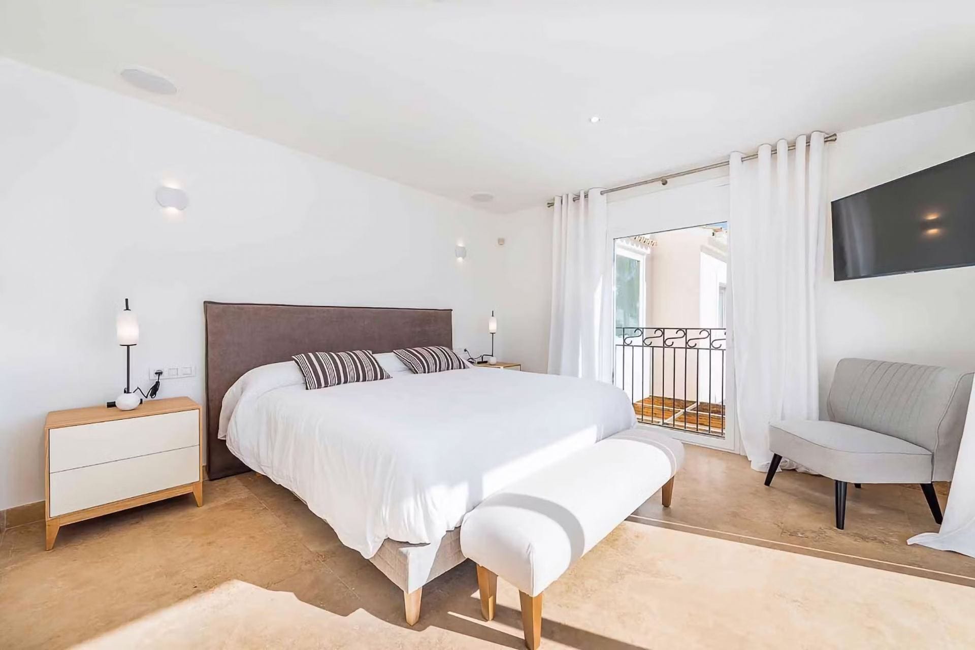 Villa El Lirio — luxury villa photo 2
