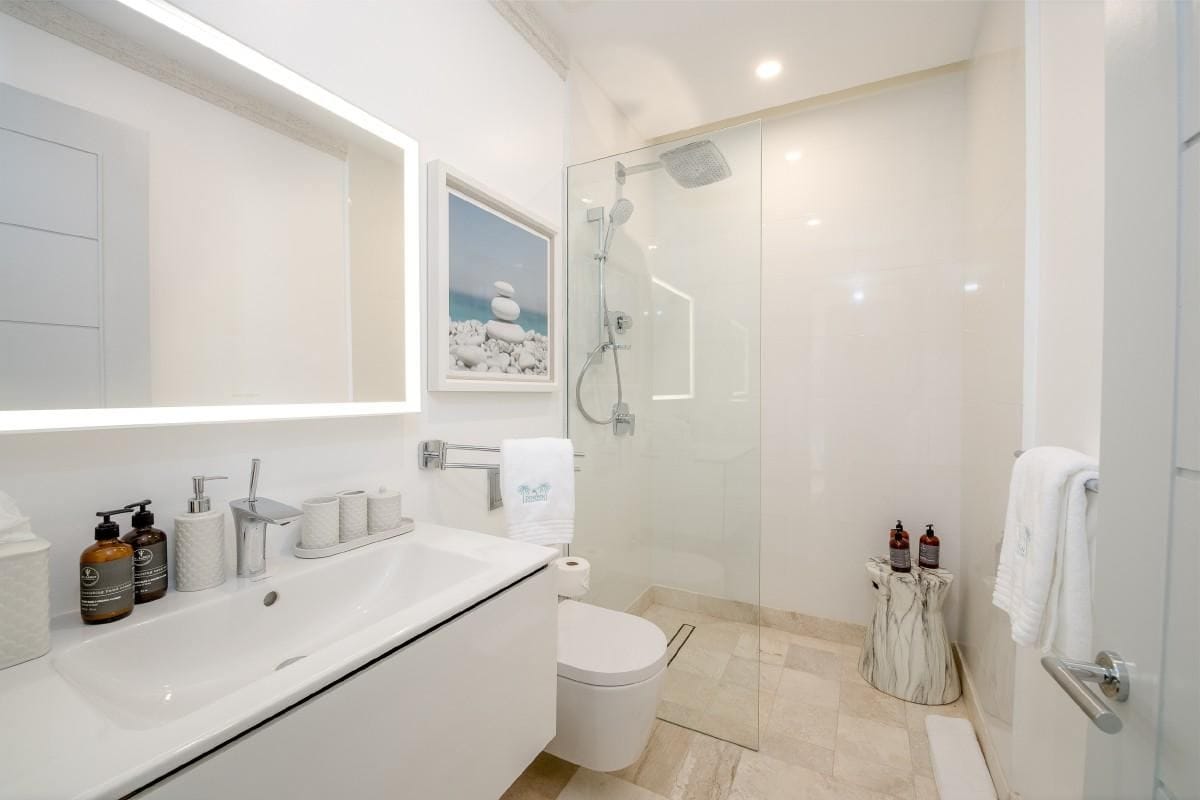 Dolphin Beach House — luxury villa photo 1