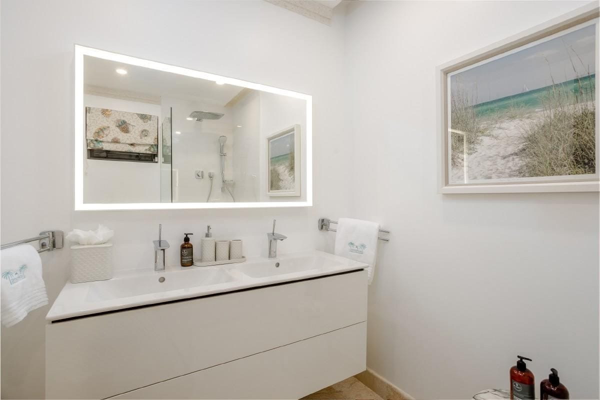 Dolphin Beach House — luxury villa photo 2