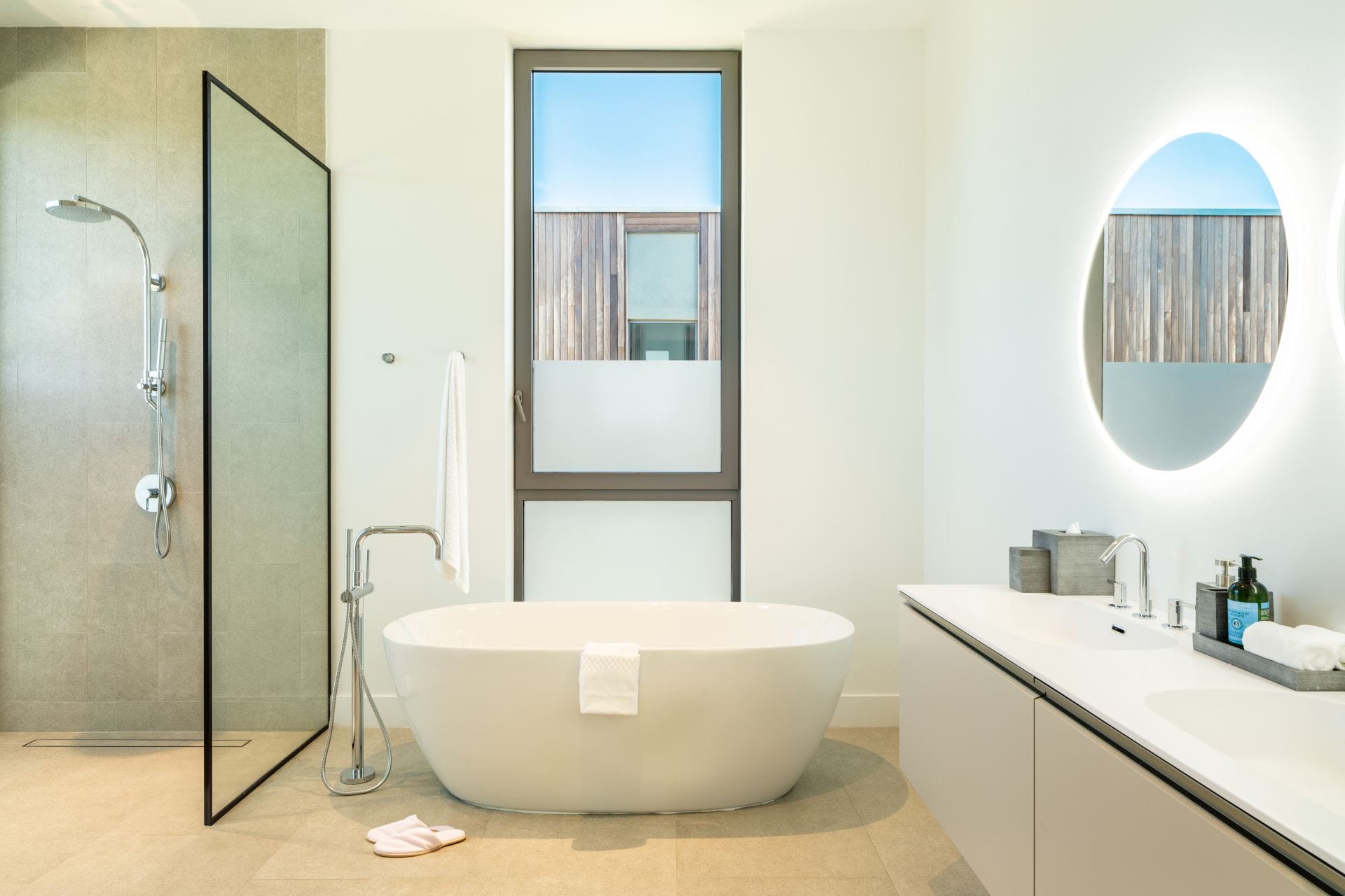 South Bank Lagoon Villas 4BDR — luxury villa photo 1