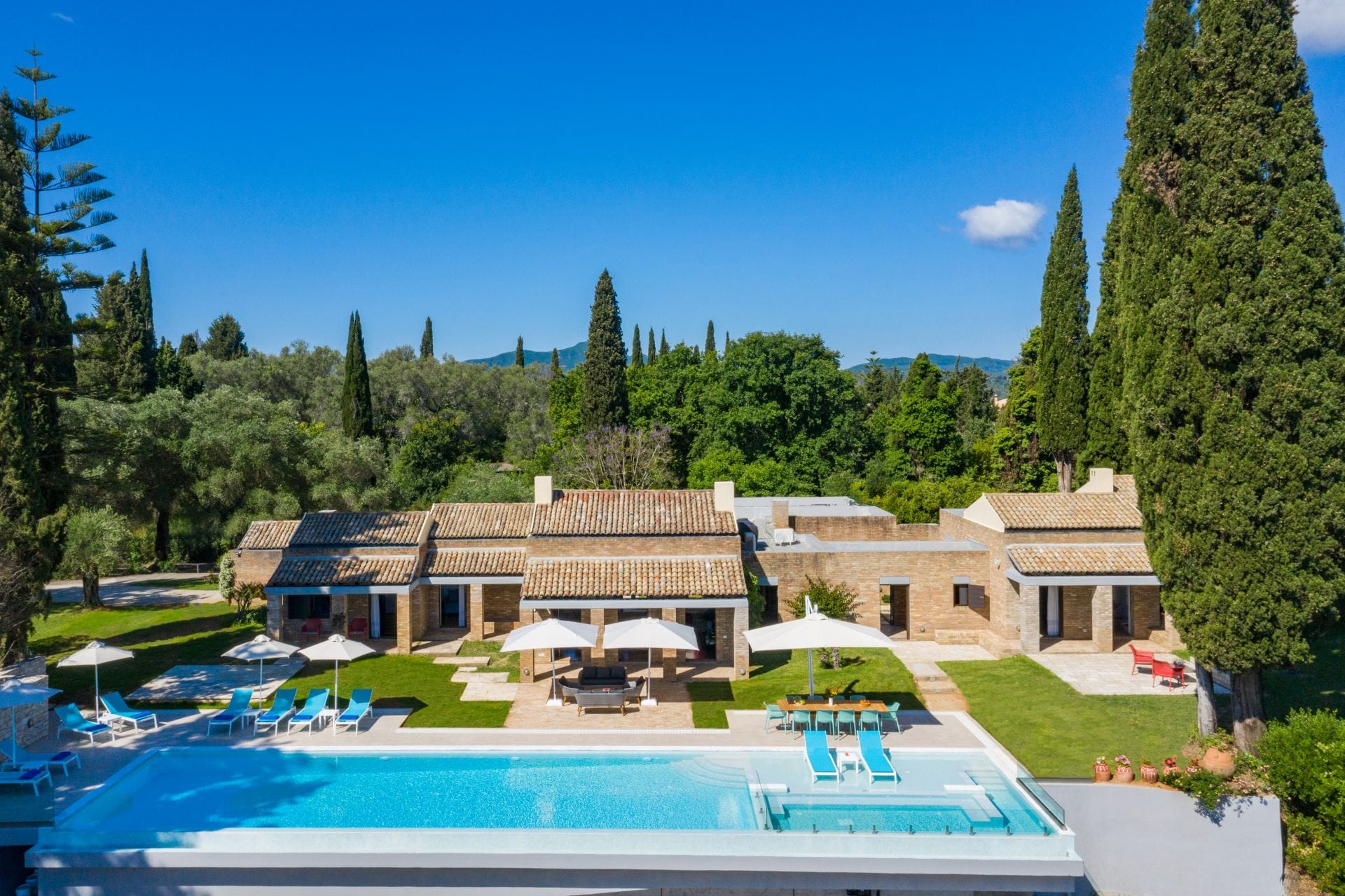 Skyline & Ionica Estate — luxury villa photo 1