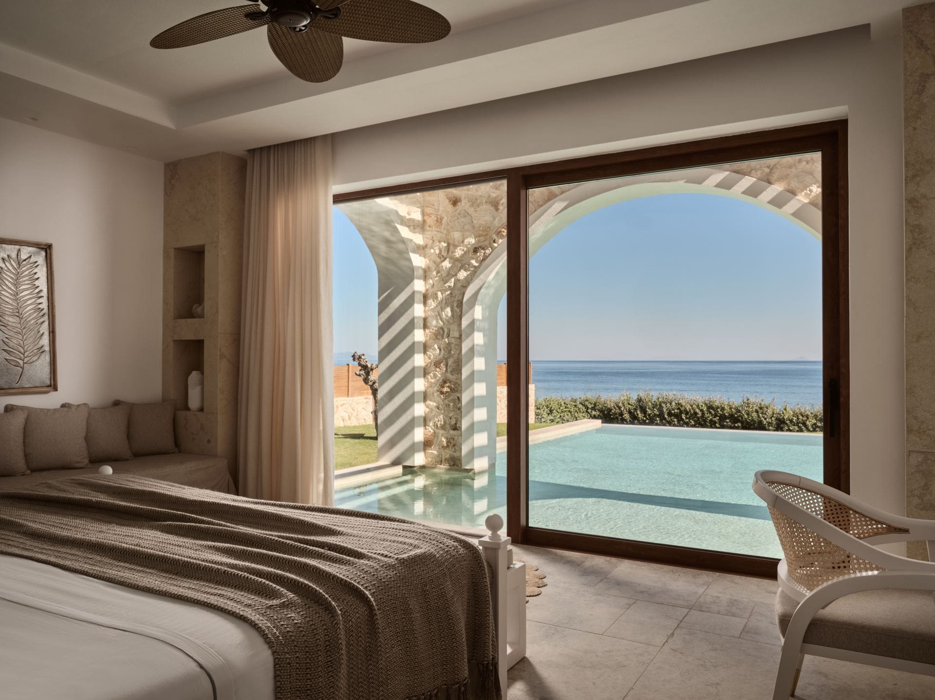 Three Bedroom Sea front Pool Villa — luxury villa photo 2