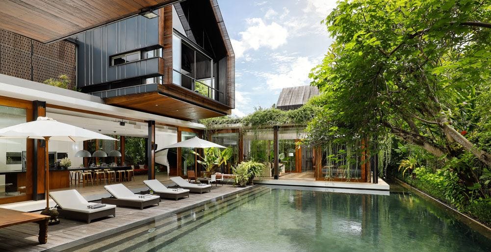 Villa Svarga — luxury villa photo 2