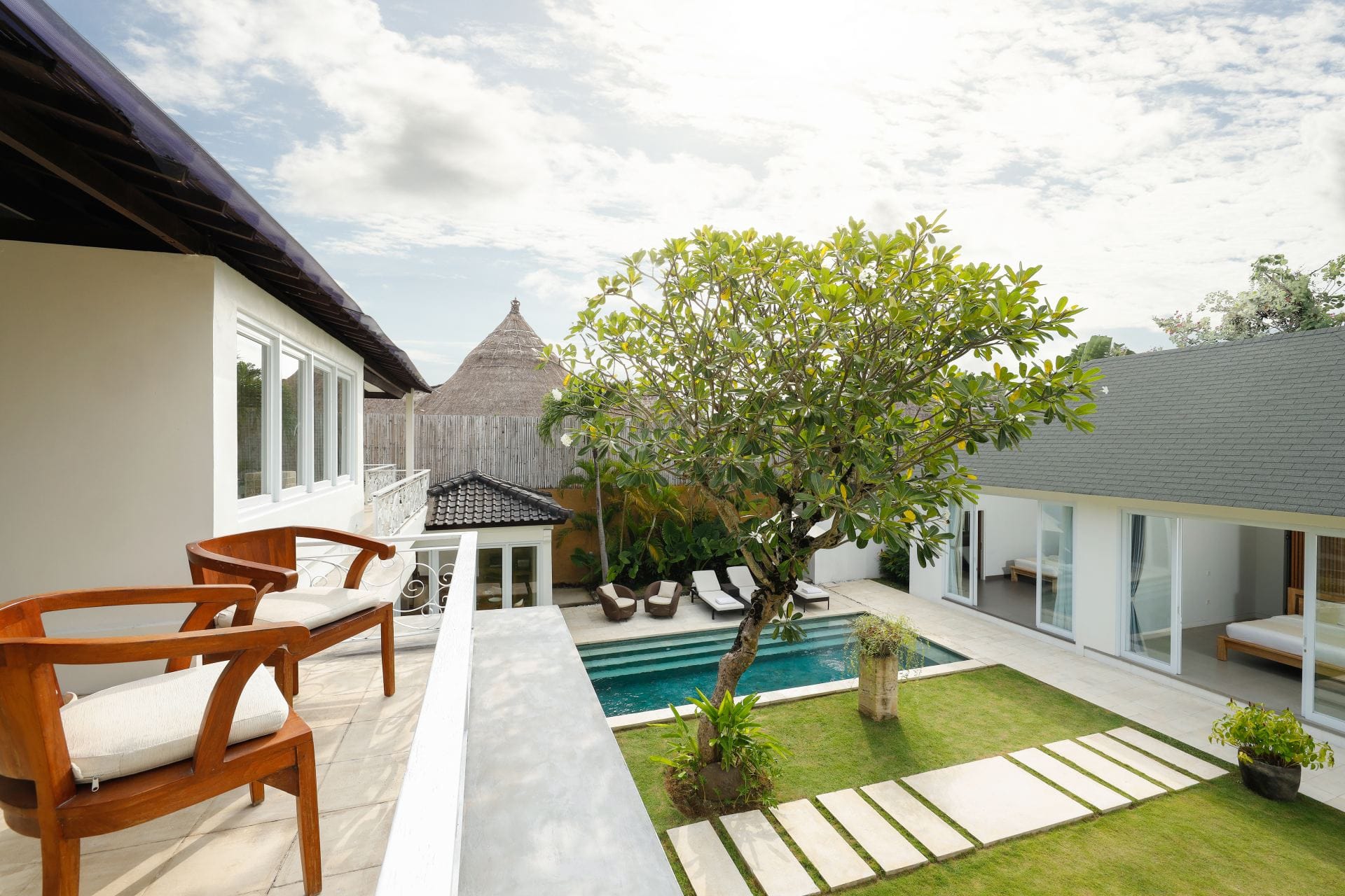 Villa Swarna — luxury villa photo 1