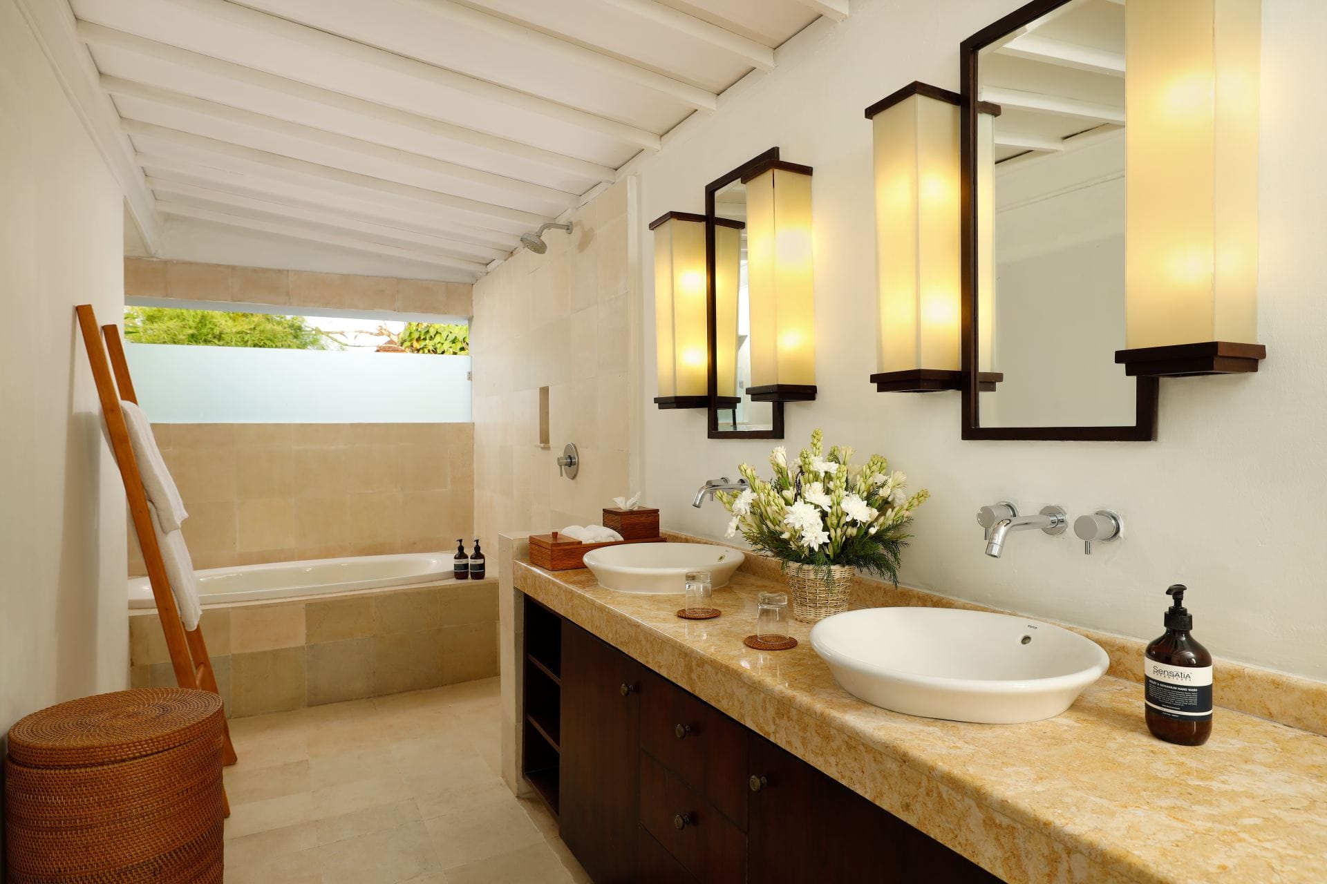Villa Swarna — luxury villa photo 1