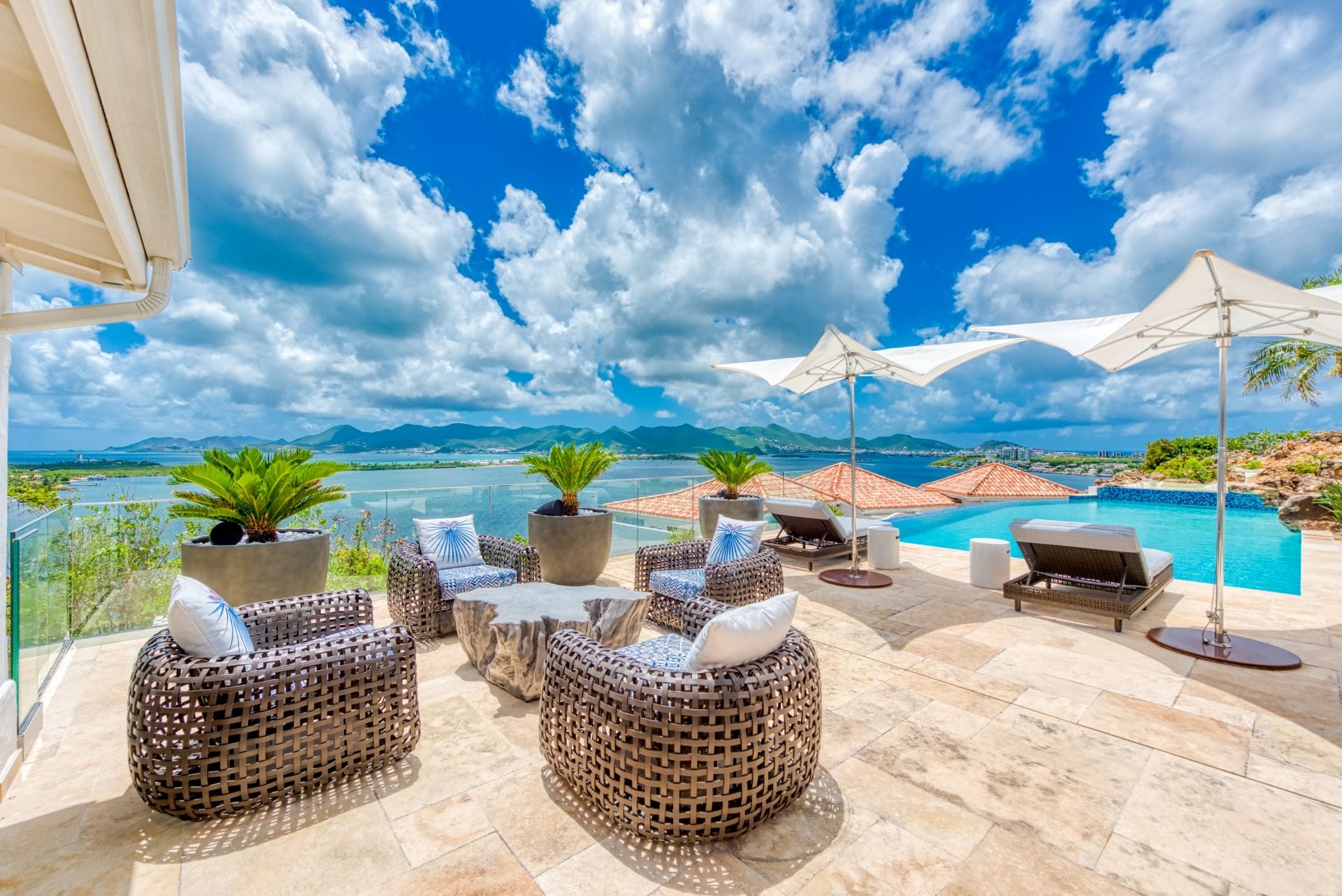 Villa Le Rocher St Martin — luxury villa photo 2