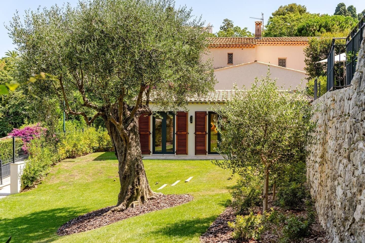 Villa Aurora Cap Ferrat — luxury villa photo 2