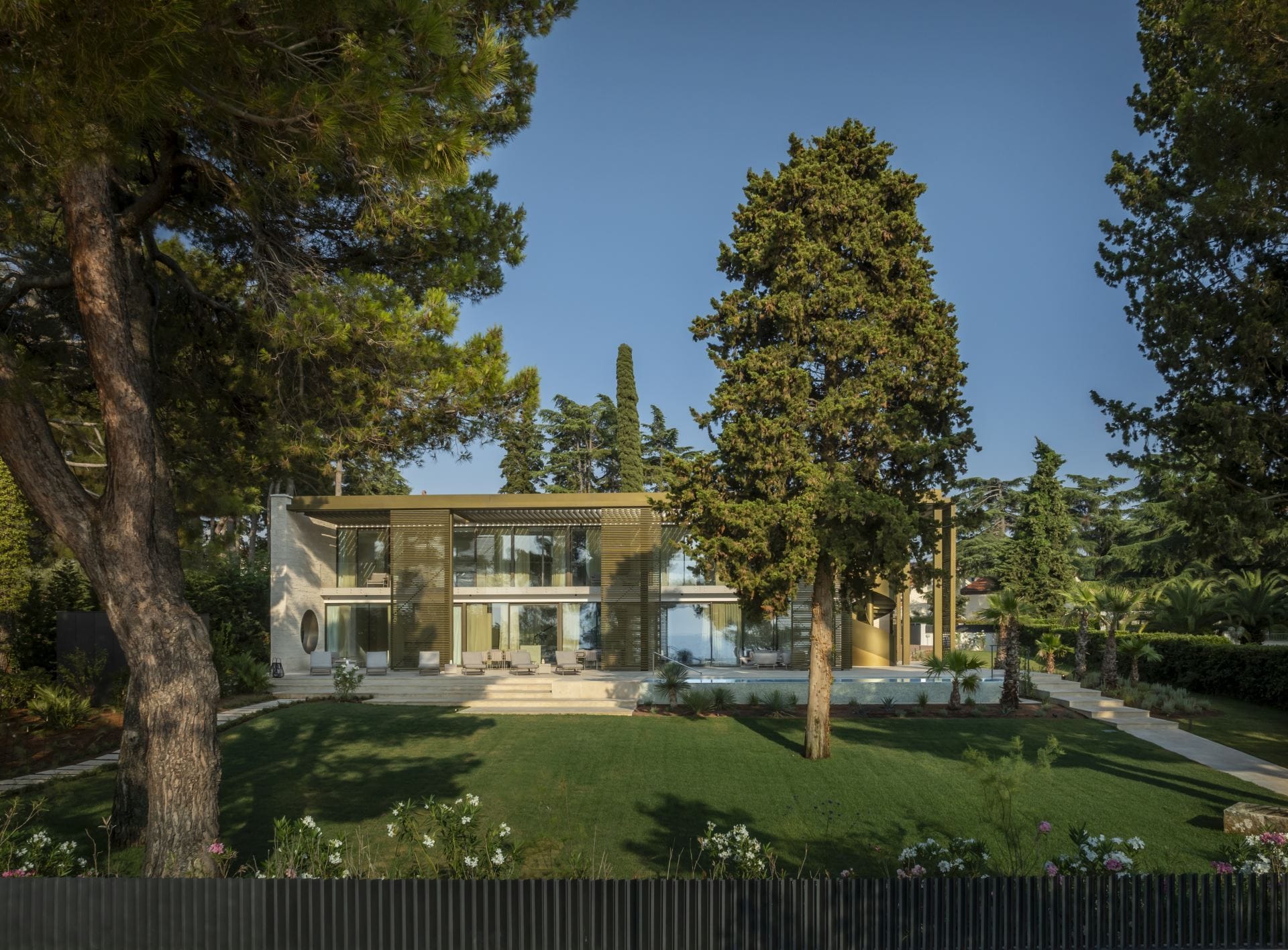 Villa Golden Pride — luxury villa photo 2