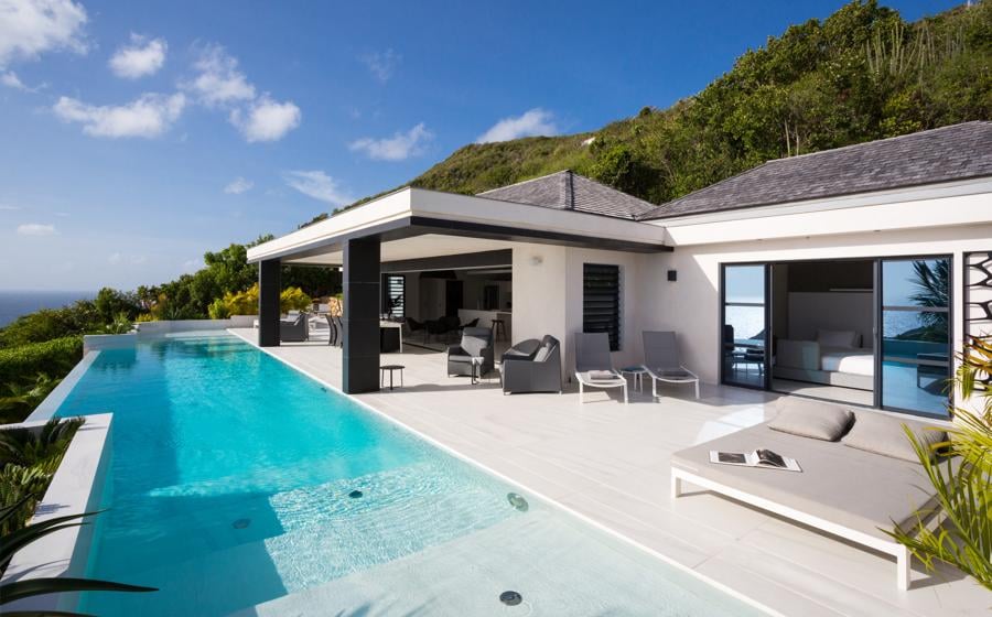 Villa Rose Dog - Image 1