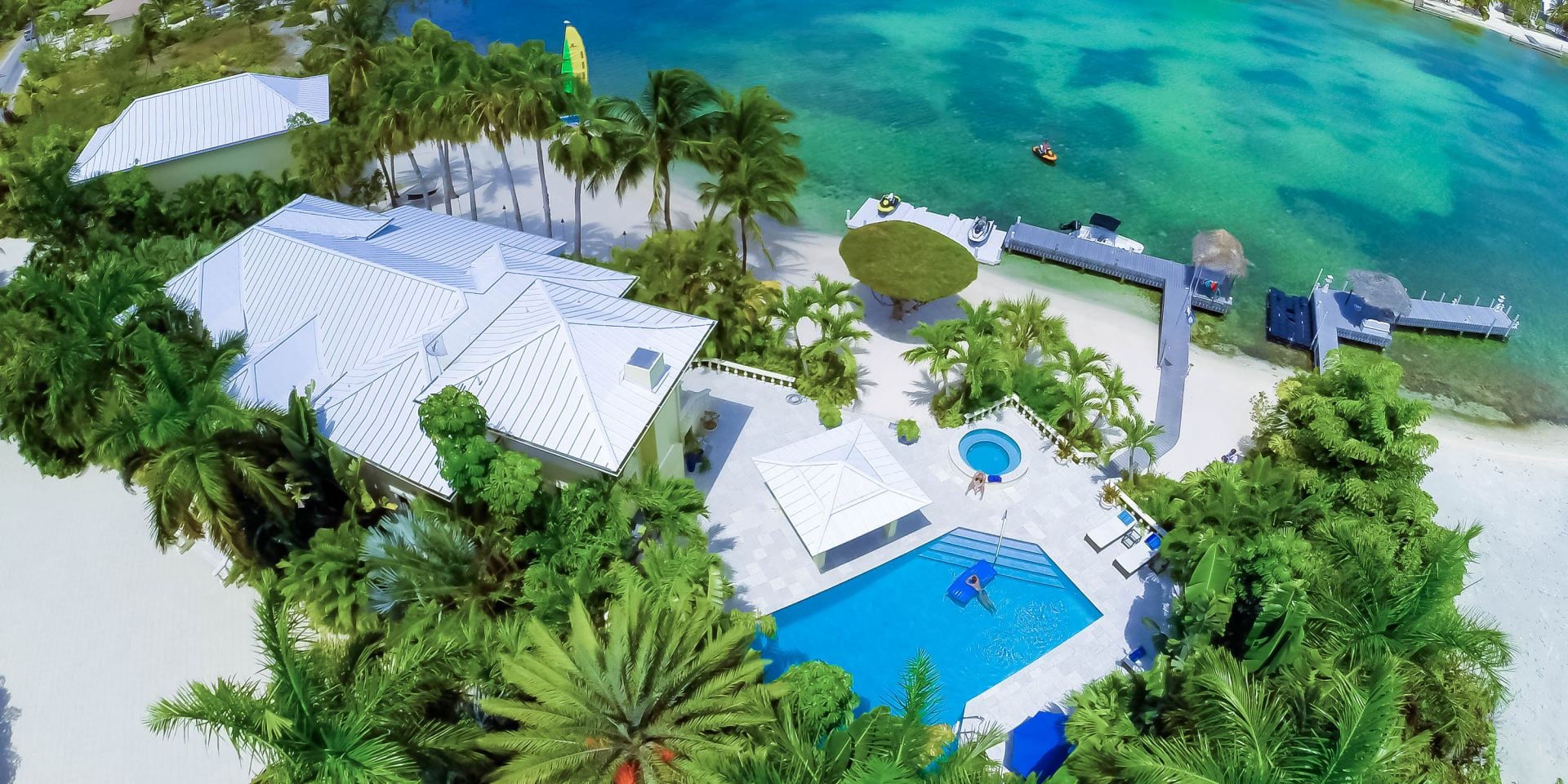 Villa Kaiku + Guesthouse - Image 1