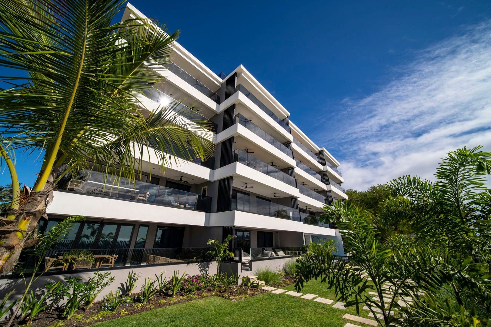Allure 102 - Image 1