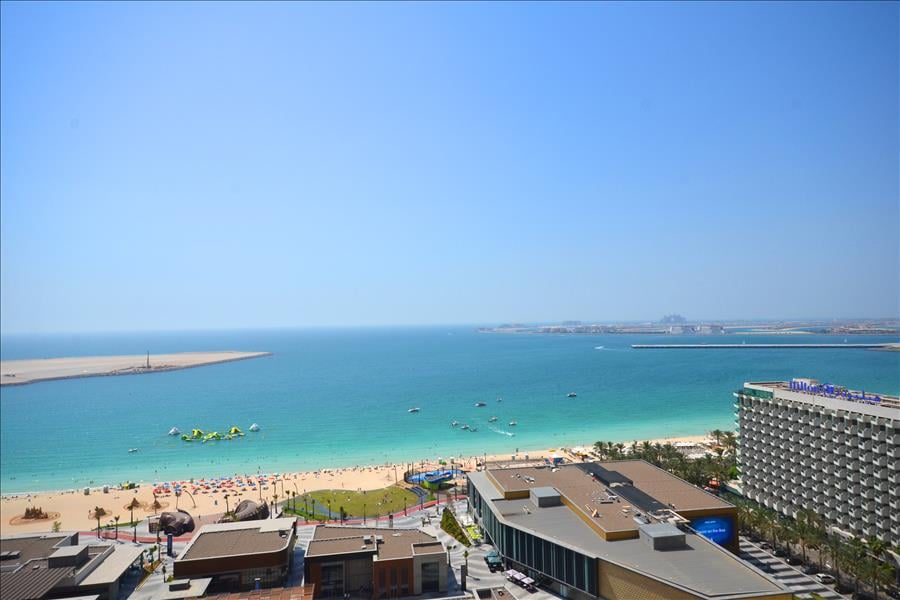 Spacious Sea View Family Living - Image 1