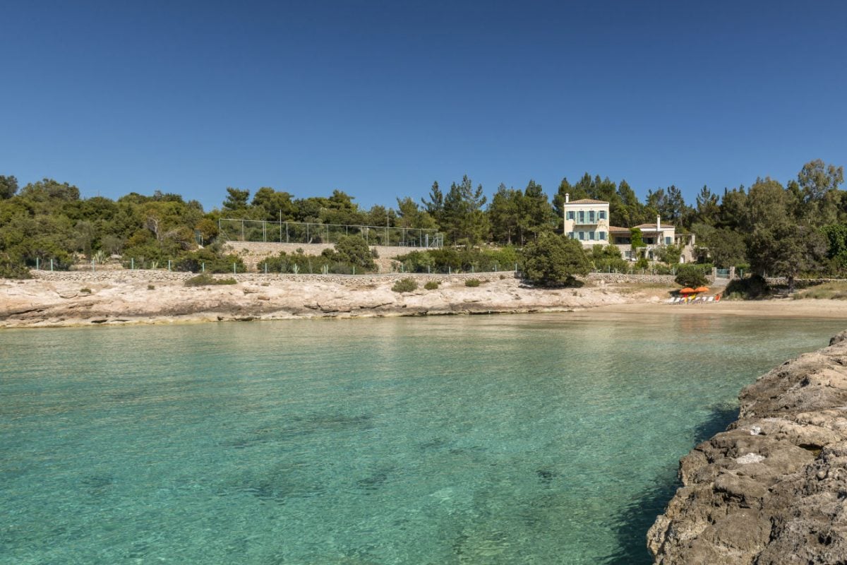 Electra Beachfront Villa - Image 1