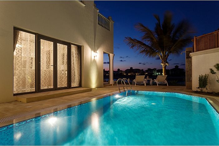 STUNNING 4 BED VILLA - Image 1