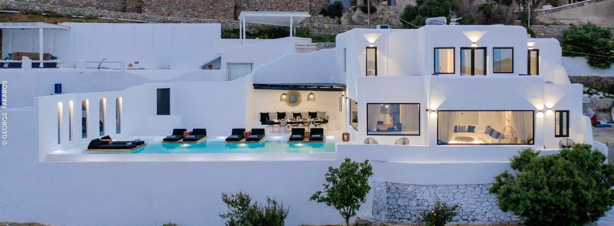 Villa Psarou Beach Villas - Image 1