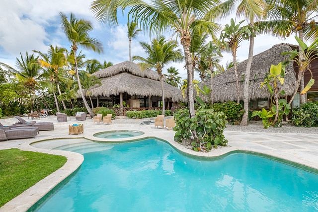 Villa Caleton Beach 5 - Image 1