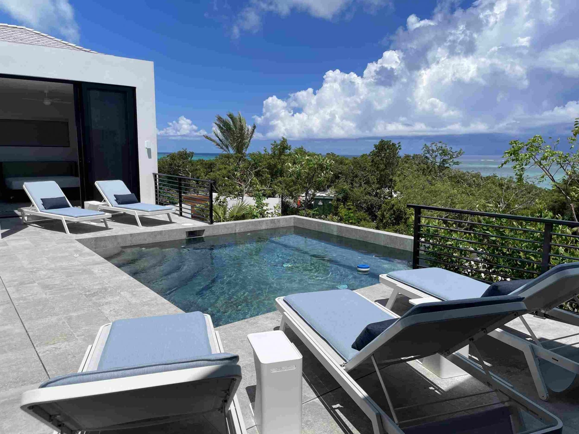 Villa Luna - Skyline - Image 1