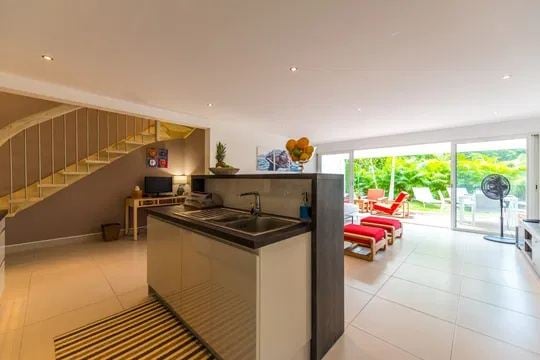 Villa Yellow Tail - Image 1