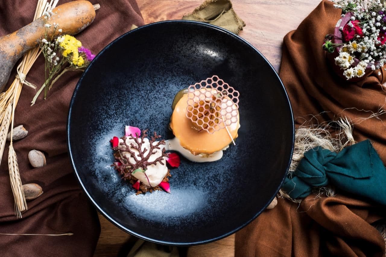 Caramelized Pear Tart with Caramel Cream