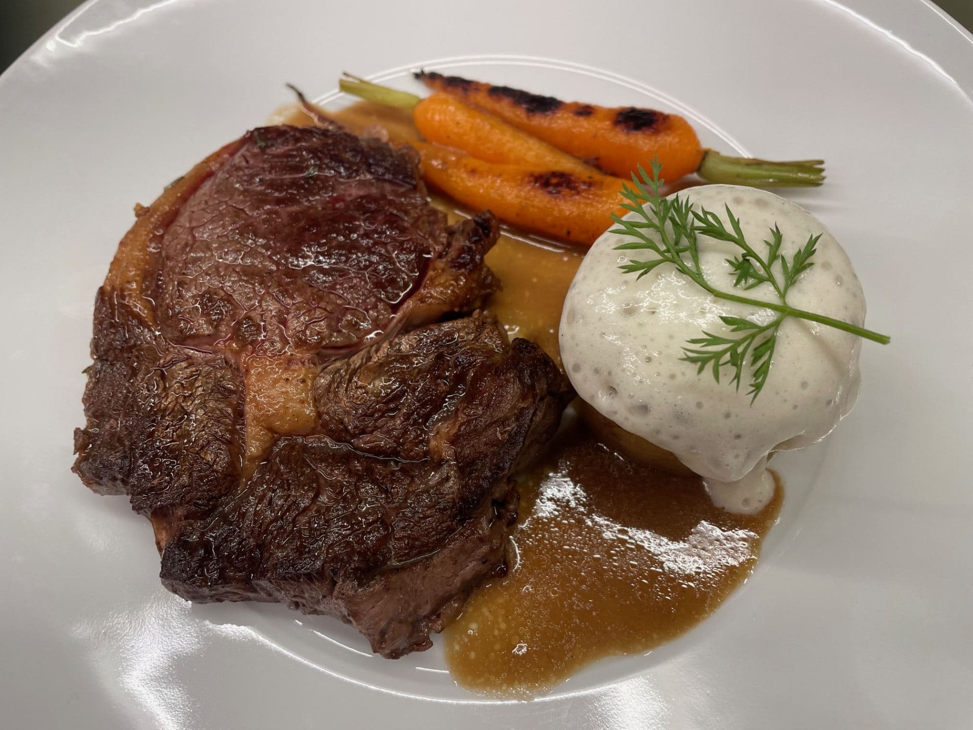 Ancho Black Angus, roasted baby carrots, fondant potato, truffle espuma, beef jus